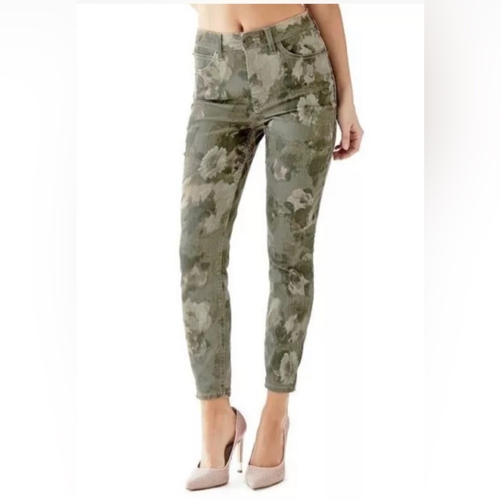Vintage 90s Y2K Guess Jeans 1981 High-Rise 3 Zip Crop in Floral Camo Size 31